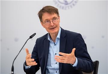 Karl Lauterbach (SPD), Bundesgesundheitsminister, spricht bei einer Pressekonferenz zum Thema Affenpocken, die am Rande des Ärztetages stattfindet