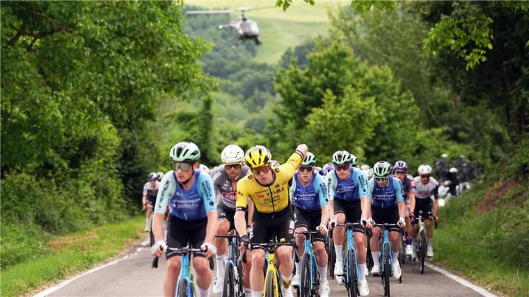  Die Fahrer beim 108. Giro d’Italia in Aktion.