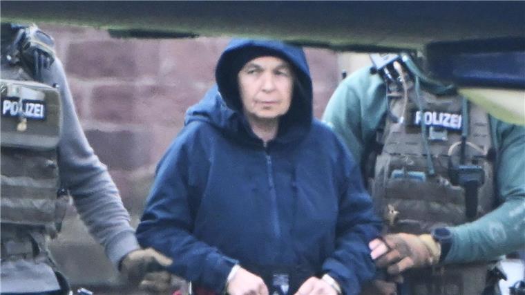  Die frühere RAF-Terroristin Daniela Klette nach der Festnahme vor einem Jahr. (Archivbild) 