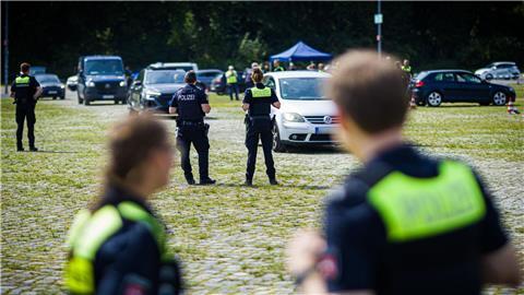  Die Kontrollen der Polizei Hannover sind Teil eines internationalen Erfahrungsaustausches. 