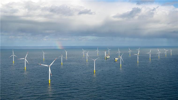 Was Fischer, Meeresschützer und Co. für die Nordsee fordern Die Offshore-Industrie fordert mehr Verlässlichkeit (Archivbild).