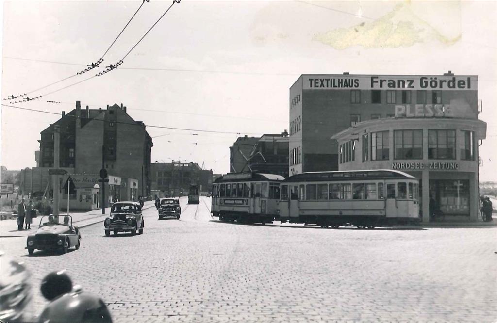  Die Straßenbahnlinie 3 fuhr damals von der Kaistraße in die Georgstraße.