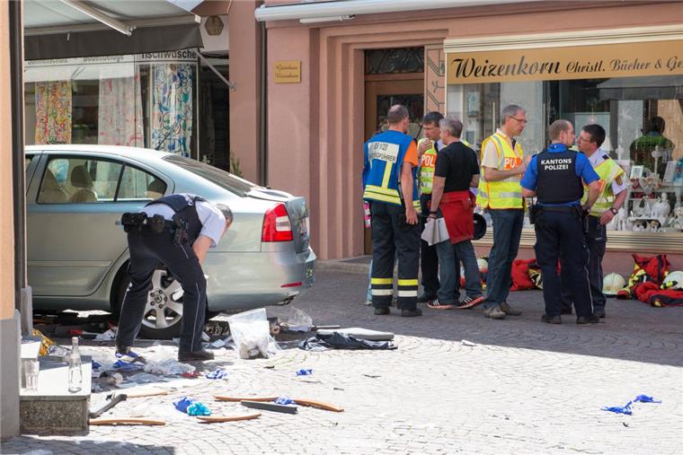 84-Jähriger fährt in Menschenmenge: zwei Tote Foto Ertler/dpa