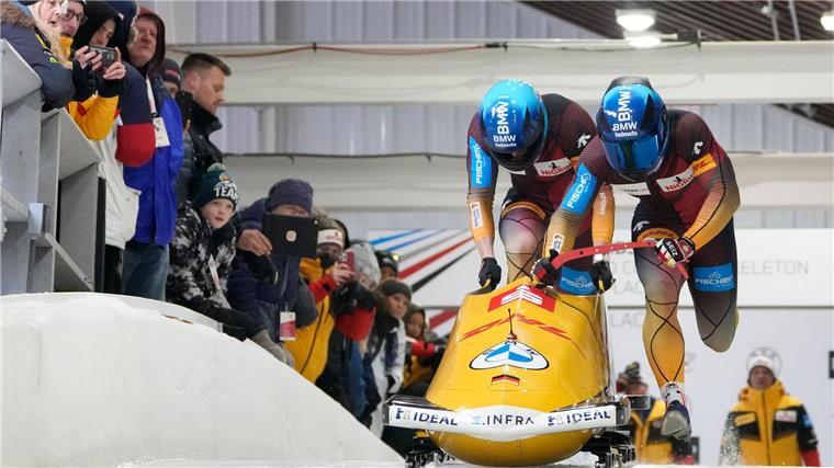 Dreier-Führung im Zweierbob: Friedrich greift nach Gold Francesco Friedrich (r) und Alexander Schüller aus Deutschland führen bei der Bob-WM in Lake Placid.