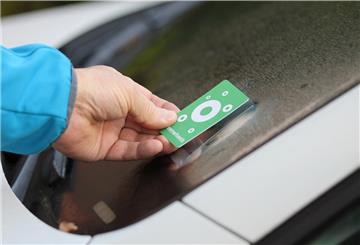  Karte auflegen, Tür öffnen und los: Durch die Zusammenarbeit mit dem Carsharing-Anbieter Greenwheels und einem damit verbundenen leichten und einheitlichen Buchungs- und Abbrechnungssystem hat sich die Tarmstedter E-Carsharing-Initiative einen Schub erhofft. Jetzt endet die Kooperation.