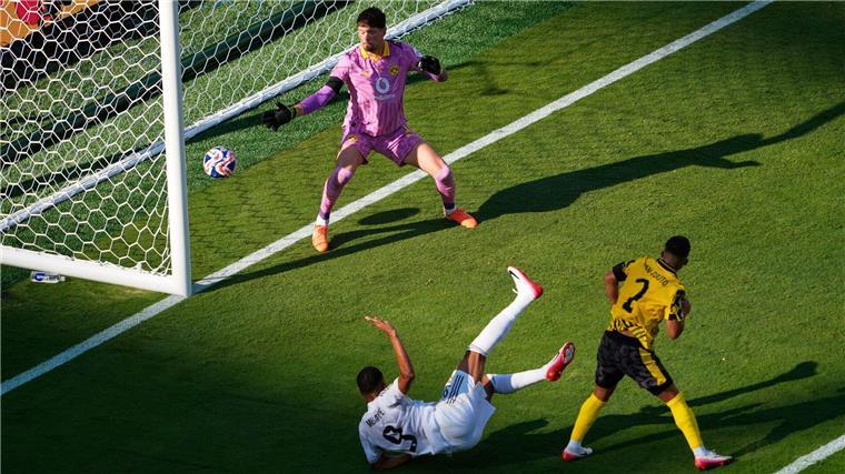 Verloren und verletzt Kylian Mbappé von Real Madrid erzielt ein Tor gegen Borussia Dortmund. Die Dortmunder sind bei der Club-WM ausgeschieden.
