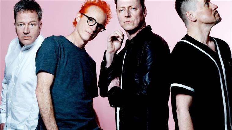 Gewohnt melancholisch: „L.A. Times“ von Travis erscheint „L.A. Times“ heißt das neue Album von Travis. Die Bandbesetzung ist seit ihrer ersten, damals kaum beachteten Single „All I Want to Do Is Rock“ aus dem Jahr 1996 konstant geblieben.