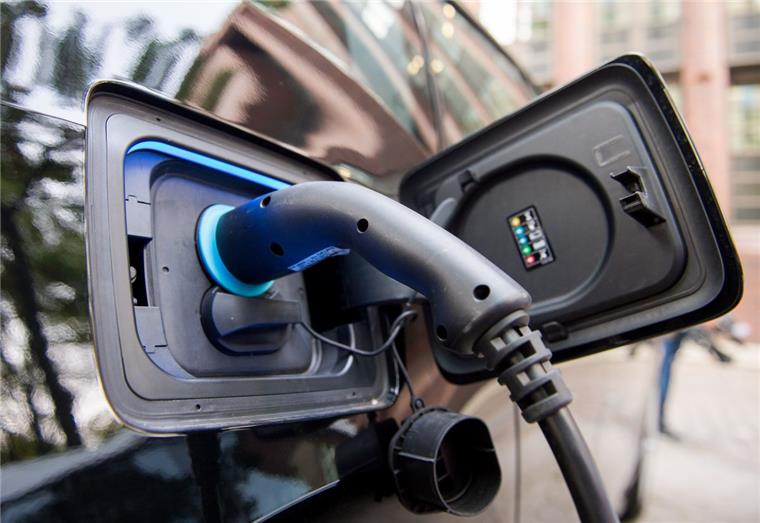  Laden statt Tanken: So sieht für Gunnar Berghorn die Zukunft des Autofahrens aus.