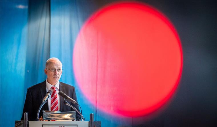 Dieser Bremerhavener hat das höchste Ehrenamt der Stadt Mit 35 Ja und 12 Gegenstimmen ist Torsten von Haaren als neuer Stadtverordnetenvorsteher gewählt worden.