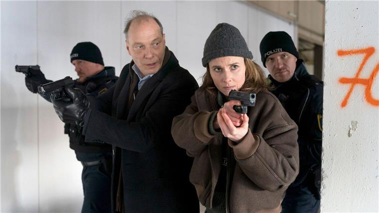  Peter Schnabel und Karin Gorniak stürmen eine Werkstatt.