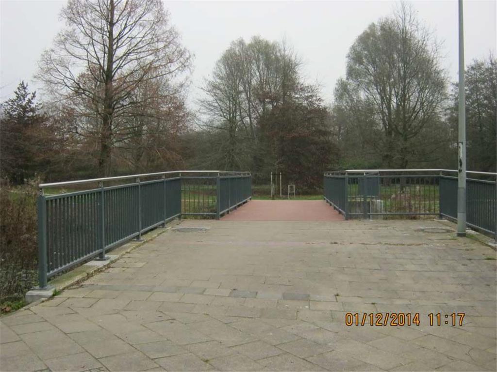 ... sowie die Fußgängerbrücke Ludwig-Börne-Straße.