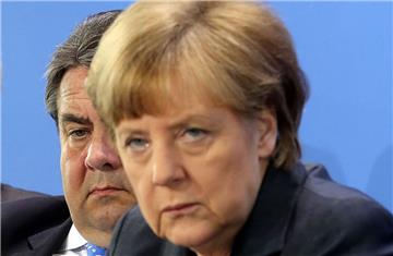  SPD-Chef und Vizekanzler Sigmar Gabriel (links) geht davon aus, dass die CDU-Vorsitzende Angela Merkel erneut als Kanzlerkandidatin antritt. 