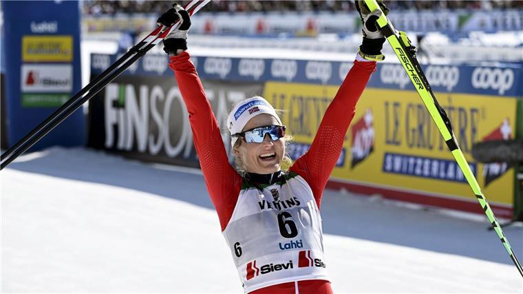  Therese Johaug aus Norwegen jubelt nach ihrem 50. Weltcup-Sieg.