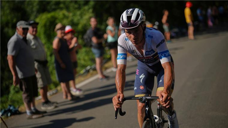 Olympiasieger Evenepoel nach Tour-Aus: „Bin zerbrochen“ Tour-Aus während der 14. Etappe: Der Belgier Remco Evenepoel.