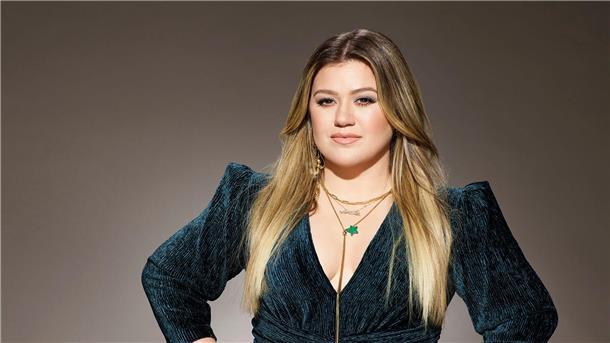  US-Sängerin Kelly Clarkson hat während eines Auftritts ihren Fans von einem übergriffigen Vorschlag eines Managers berichtet. 