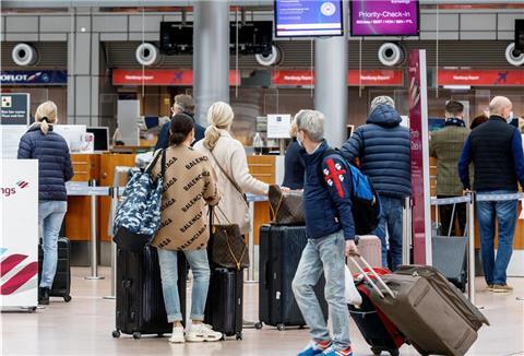  Wegen stark sinkender Corona-Infektionszahlen hebt die Bundesregierung die Reisebeschränkungen für Mallorca auf.