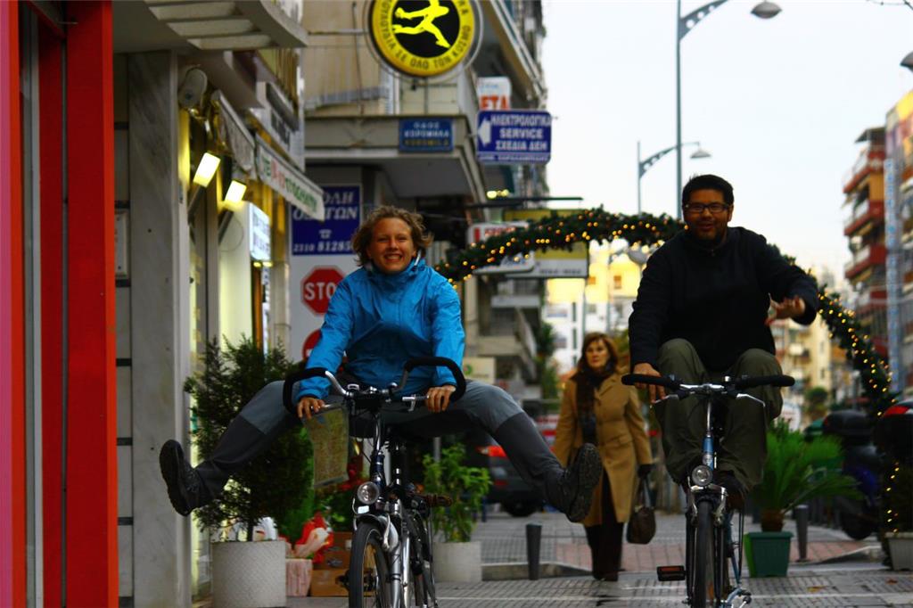 Weltenbummlerin Annika Wachter und ihr Freund Roberto radelten durchs vorweihnachtliche Griechenland.