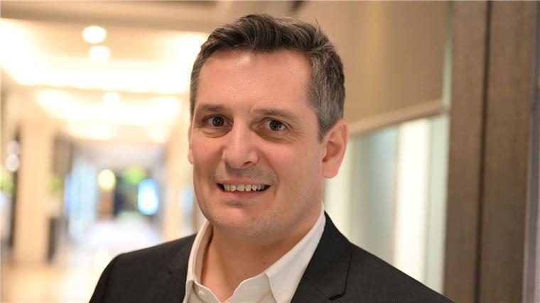 1&1-Mobilfunkchef Michael Martin sieht seine Firma beim Handynetz auf Kurs.