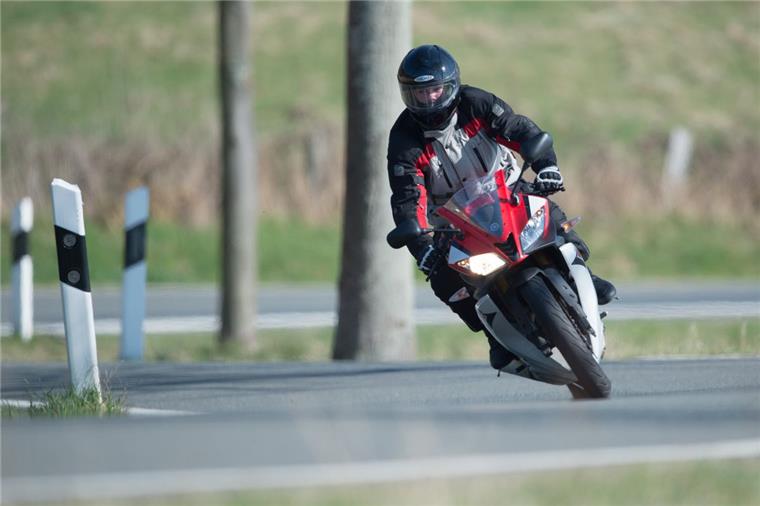 Geestland: Motorradfahrer rast mit 193 km/h über Landstraße 123 km/h zu schnell: Das ist der traurige Rekord eines Motorradfahrers der mit 193 km/h über eine Landstraße zwischen Bad Bederkesa und Drangstedt gerast ist.