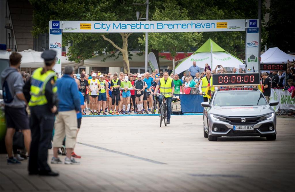 14. Bremerhavener City-Marathon mit über 1000 Teilnehmern und verschiedenen Läuf...