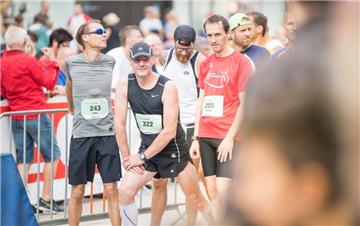 14. Bremerhavener City-Marathon mit über 1000 Teilnehmern und verschiedenen Läuf...