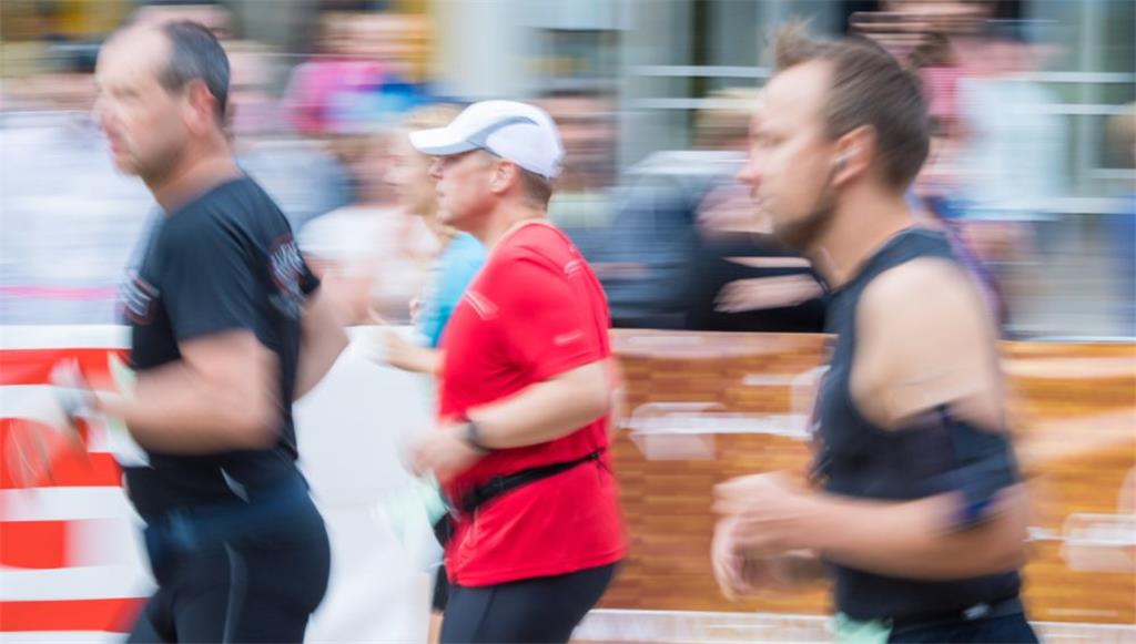 14. Bremerhavener City-Marathon mit über 1000 Teilnehmern und verschiedenen Läuf...