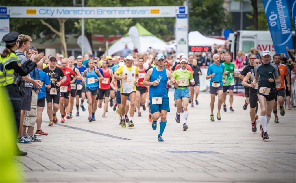 14. Bremerhavener City-Marathon mit über 1000 Teilnehmern und verschiedenen Läuf...