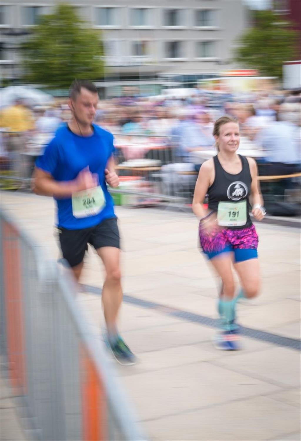 14. Bremerhavener City-Marathon mit über 1000 Teilnehmern und verschiedenen Läuf...