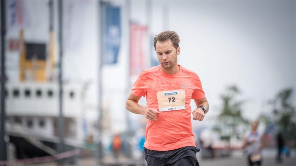 14. Bremerhavener City-Marathon mit über 1000 Teilnehmern und verschiedenen Läuf...