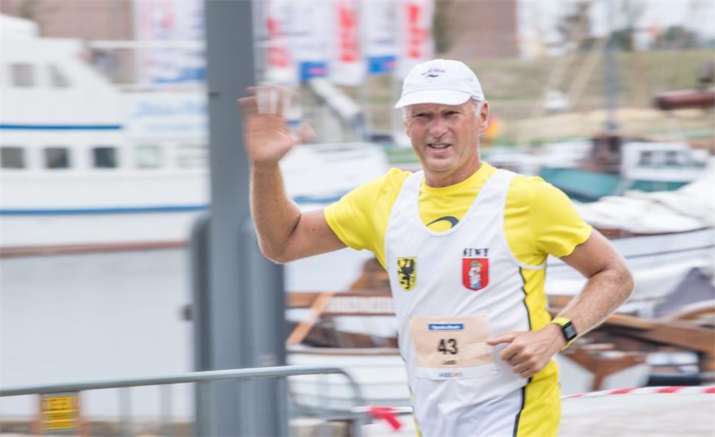 14. Bremerhavener City-Marathon mit über 1000 Teilnehmern und verschiedenen Läuf...