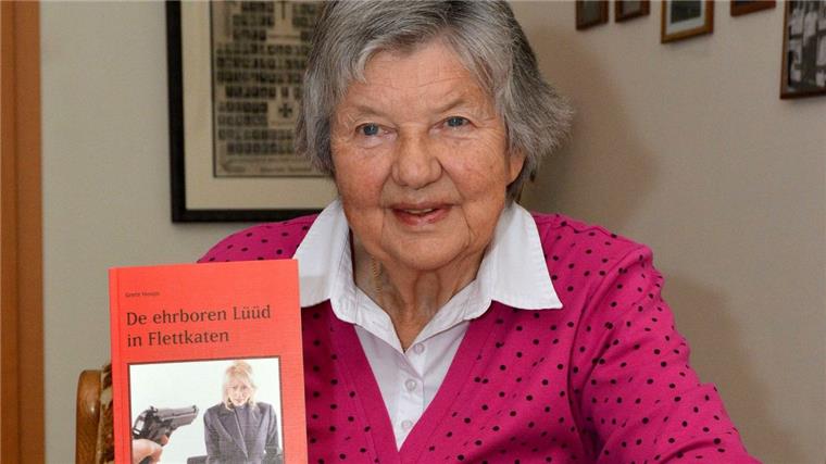 15 plattdeutsche Bücher hat Grete Hoops veröffentlicht. Alle beruhen auf wahren Begebenheiten. In ihrem 16. dachte sich die Tarmstedter erstmals eine Geschichte aus. Das Ergebnis ist der Krimi „De ehrboren Lüüd in Flettkaten“.  