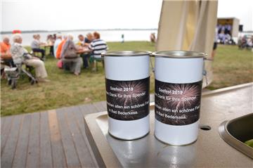 15 Spendendosen wurden beim Seefest in Bad Bederkesa aufgestellt. Mit dem Geld sollte das Höhenfeuerwerk 2019 finanziert werden.