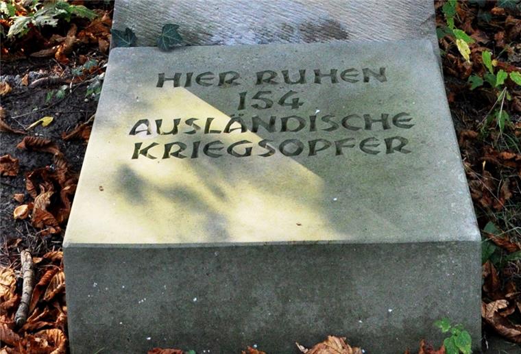 154 zumeist sowjetische Zwangsarbeiter liegen auf dem Blexer Friedhof II begraben.