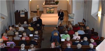 165 Kirchgänger strömten am späten Sonntagnachmittag in die Marienkirche, um am "Gottesdienst der deutschen Schlager" teilzunehmen.
