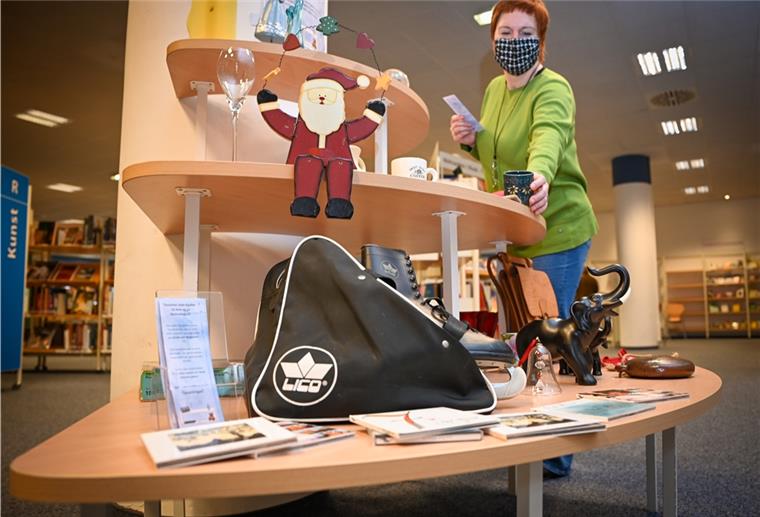 Hier können Bremerhavener tauschen statt wegwerfen 17 Minuten am neuen Tauschregal hat Reporterin Maike Wessolowski noch vor dem zweiten Lockdown in der Bremerhavener Stadtbibliothek verbracht.