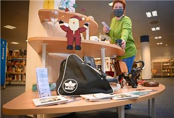17 Minuten am neuen Tauschregal hat Reporterin Maike Wessolowski noch vor dem zweiten Lockdown in der Bremerhavener Stadtbibliothek verbracht.