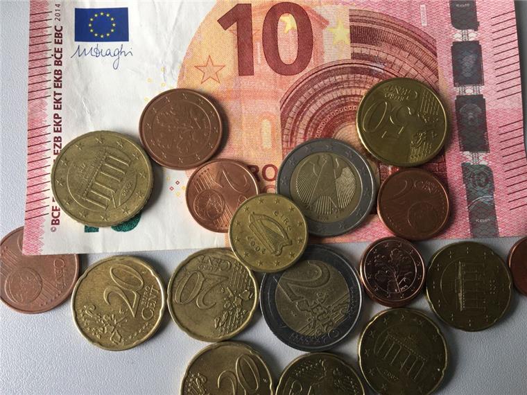 Bremen: Bundespolizisten schmeißen für reuigen Dieb zusammen 18 Euro fehlten einem Dieb am Hauptbahnhof Bremen um einer Haft zu entgegen. Da kam den Bundespolizisten eine Idee.