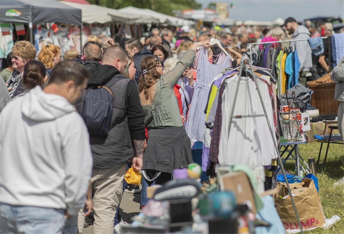 Zwischen Flohmarkt, Familienfreude und maritimer Stimmung.