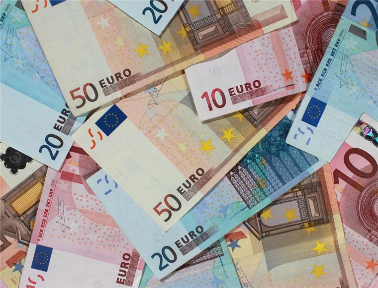 200.000 Euro hat ein Mann aus Emden innerhalb von zwei Jahren ausgegeben und verschenkt.
