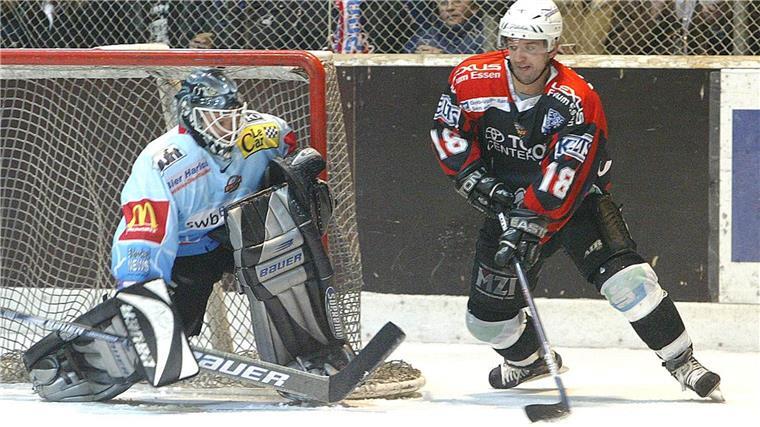 2004 spielte Popiesch in der Eishockey-Oberliga für die Moskitos aus Essen.