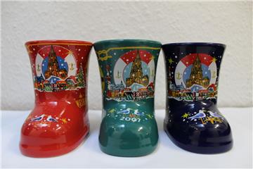 2006 wurde das erste Mal ein „Grogstiefel“ (in dunkelblau) von der Firma Bier-Harlos für die Bremerhavener Weihnachtsmarkt herausgebracht. Dieser wurde für 2 Euro verkauft. 2007 bekam der nun grüne „Grogstiefel“ die Jahreszahl „2007“ auf die Spitze gezeichnet. Der rote „Grogstiefel“ kam 2008 auf den Markt. Er wurde bis 2012 verwendet.