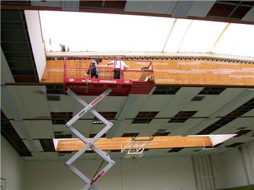 2009 ist die Sporthalle Burhave gründlich saniert worden. Die Beleuchtung aus dem Jahr 1981 wurde damals nicht ausgetauscht.