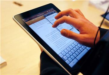 2010: Mit dem iPad kann Apple den totgeglaubten Markt für Tablet-Computer wiederbeleben, an dem sich andere Hersteller zuvor die Zähne ausgebissen haben.