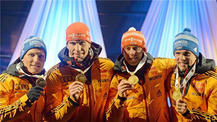 „Unfassbar wichtig“: Deutsche Sehnsucht nach Staffel-Gold 2015 holten Erik Lesser (links) mit Arnd Peiffer, Daniel Böhm und Simon Schempp das bislang letzte WM-Gold für die deutsche Männer-Staffel.