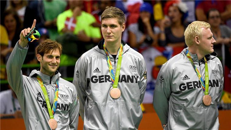2016 gewann Patrick Wiencek (r.) mit Finn Lemke und Uwe Gensheimer (r) Olympia-Bronze.