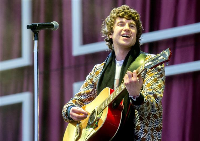 2018 stand The Kooks-Sänger Luke Pritchard, samt Band beim Hurricane in Scheeßel auf der Bühne. 2019 sind sie auf dem Deichbrand.