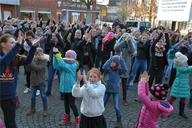 2018 wurde erstmals im Zuge der „One Billion Rising“-Kampagne in Zeven getanzt. Am 14. Februar soll es erneut eine solche Aktion geben.
