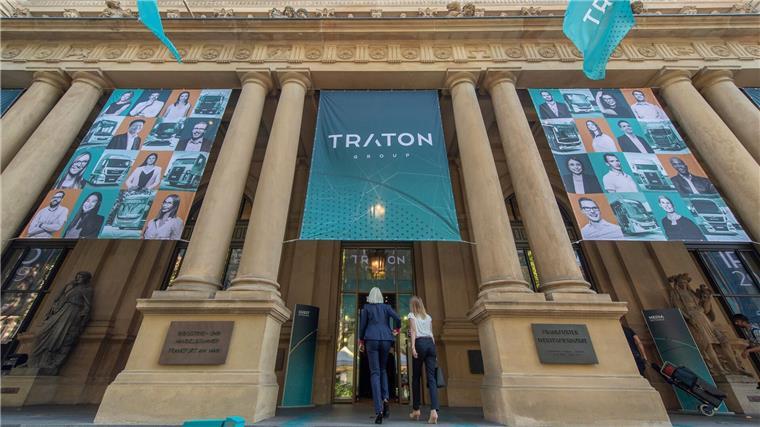 2019 hatte VW Traton an die Börse gebracht, rund 90 Prozent der Aktien aber behalten. (Archivbild)
