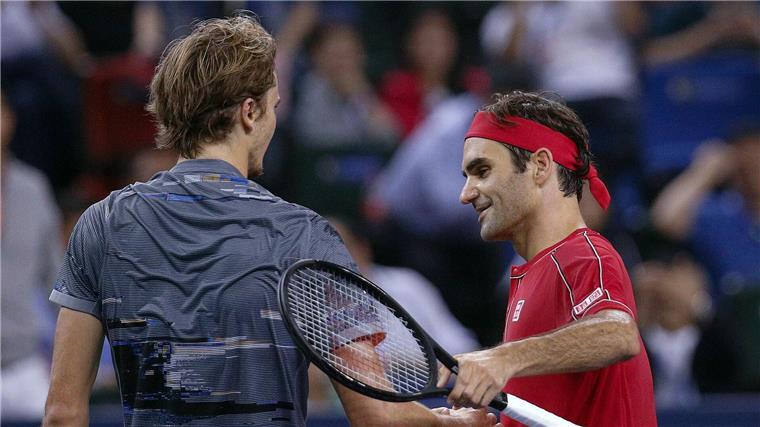Federer kritisiert Zverevs Spiel als „viel zu passiv“ 2019 trafen Alexander Zverev und Roger Federer in Shanghai zum letzten Mal aufeinander.