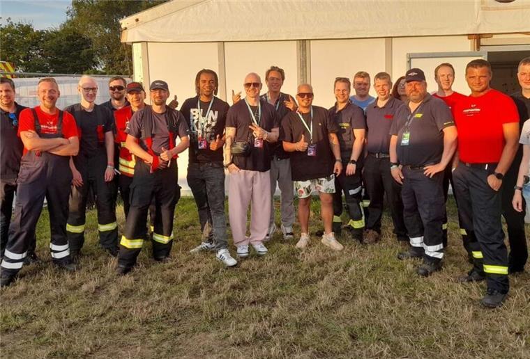 Nicht so „Hamma“: Culcha Candela sorgt mit unfreundlichem Fan-Chat für Wirbel 2024 machte Culcha Candela backstage auf dem Deichbrand-Festival ein Foto mit den freiwilligen Feuerwehren. 2025 kehrt die Band zurück zum Festival an die Nordsee.